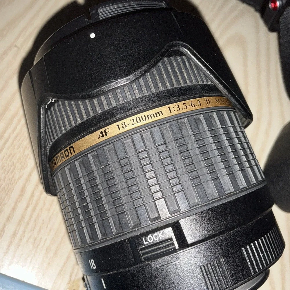 Canon Eos 70d With Tamron 18-200 Mm Lens ,bag ,extra Battery‎ And Charger